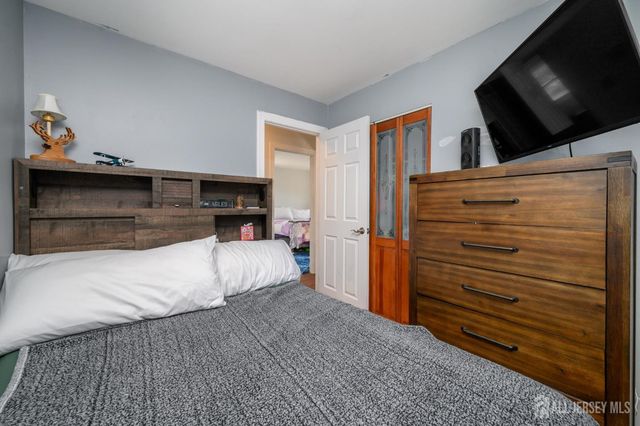 71 Aberdeen Avenue, Iselin, NJ 08830
