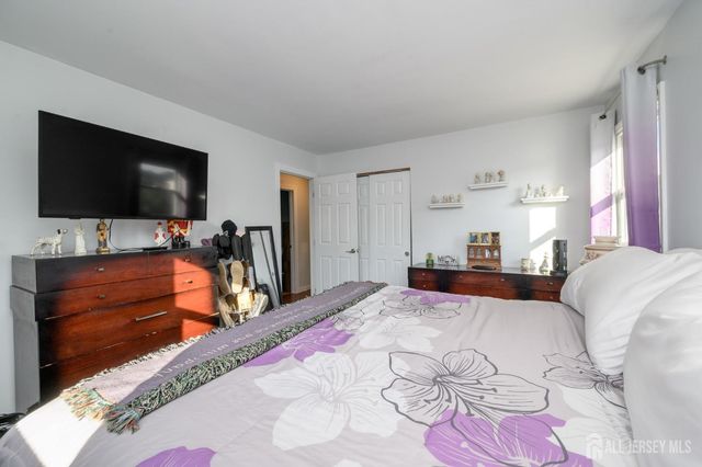 71 Aberdeen Avenue, Iselin, NJ 08830