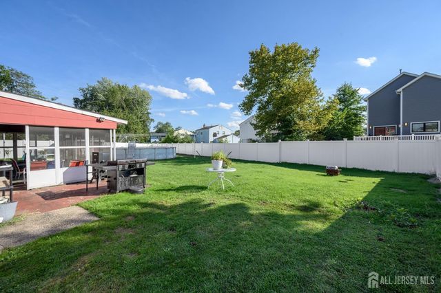 71 Aberdeen Avenue, Iselin, NJ 08830