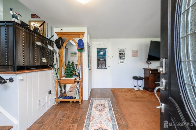 71 Aberdeen Avenue, Iselin, NJ 08830