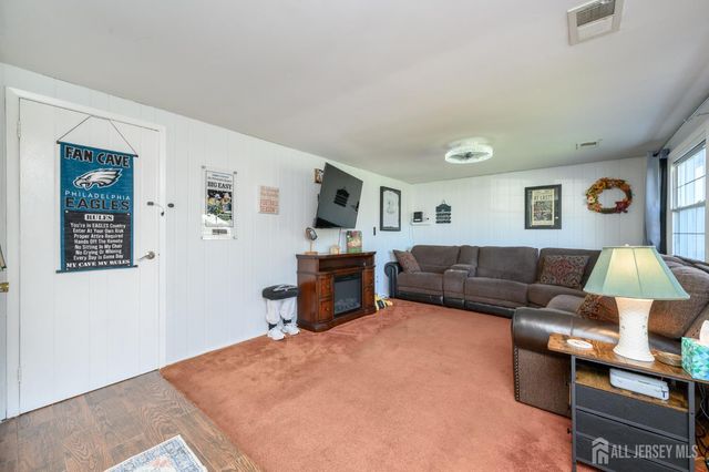 71 Aberdeen Avenue, Iselin, NJ 08830