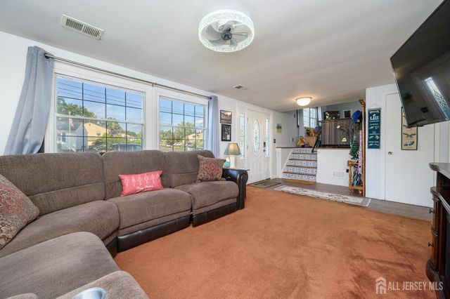 71 Aberdeen Avenue, Iselin, NJ 08830