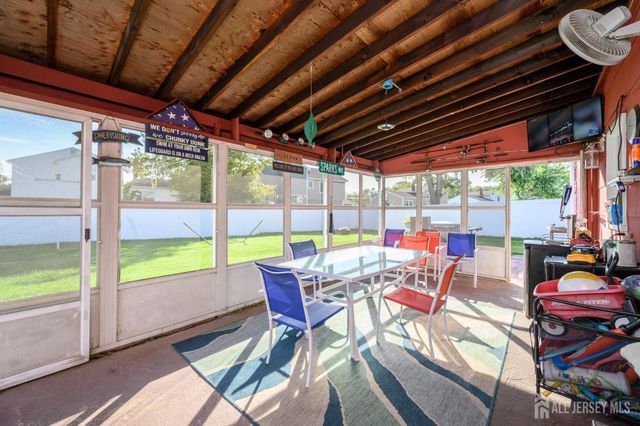 71 Aberdeen Avenue, Iselin, NJ 08830