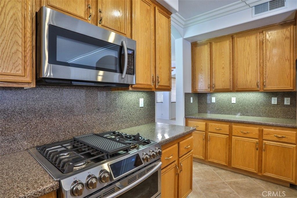 Image 27 of property listing at 36695 Fontaine Street, Winchester, CA 92596