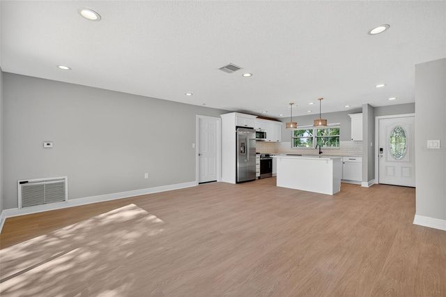 8110 MACOMA DRIVE NE, St Petersburg, FL 33702