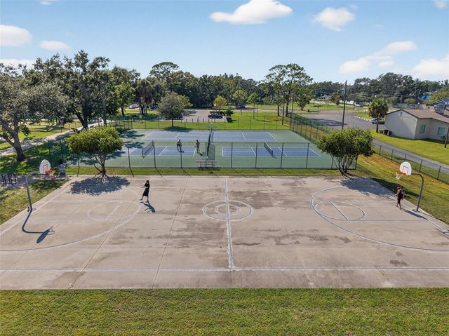 8110 MACOMA DRIVE NE, St Petersburg, FL 33702