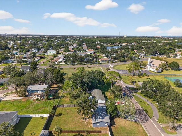 8110 MACOMA DRIVE NE, St Petersburg, FL 33702