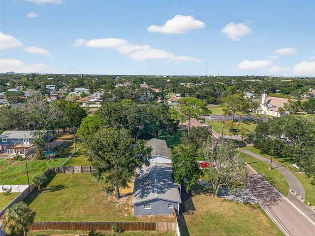 8110 MACOMA DRIVE NE, St Petersburg, FL 33702