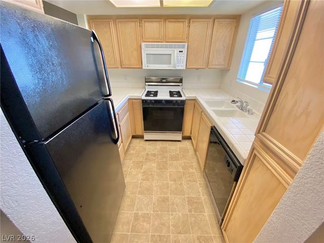 1909 High Valley Court 202, Las Vegas, NV 89128