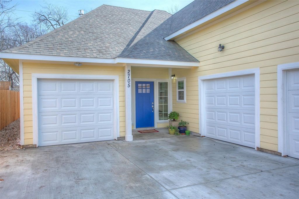 2705 College Avenue, Fort Worth, TX 76110