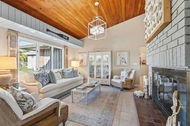 427 Glenbrook Drive, Atlantis, FL 33462