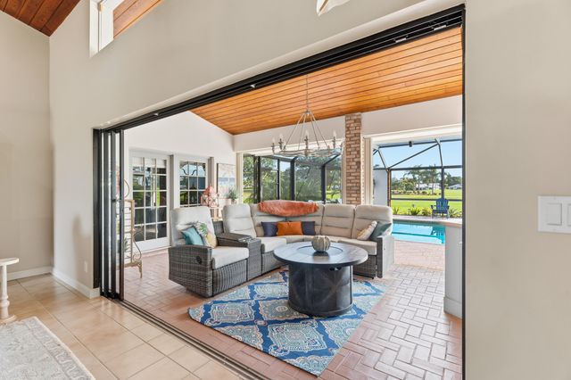 427 Glenbrook Drive, Atlantis, FL 33462