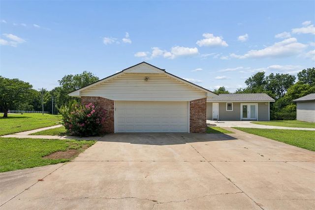 8010 E Maguire Road, Noble, OK 73068