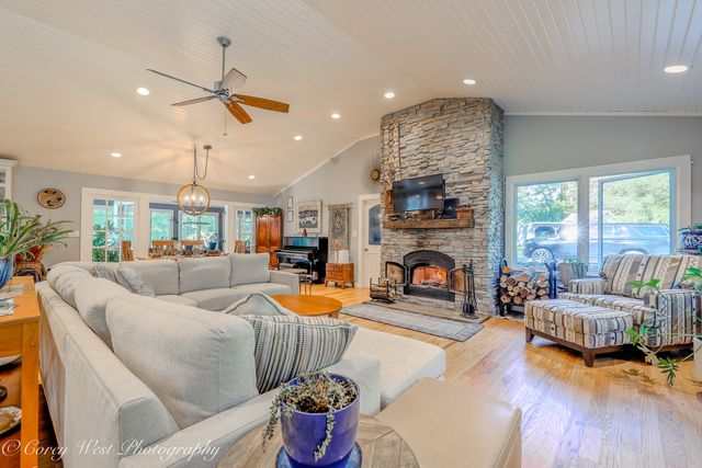 11N226 Peplow Road, Hampshire, IL 60140