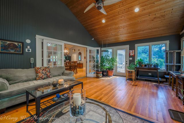 11N226 Peplow Road, Hampshire, IL 60140