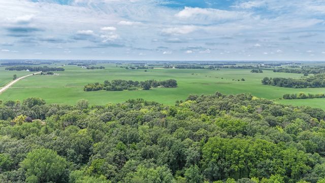 11N226 Peplow Road, Hampshire, IL 60140