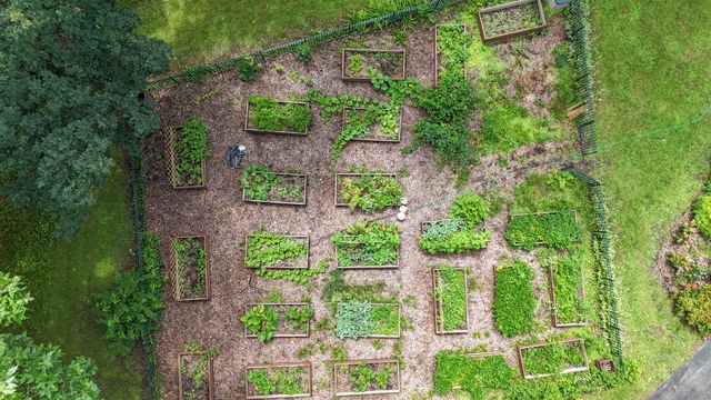 11N226 Peplow Road, Hampshire, IL 60140