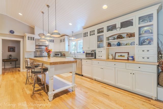 11N226 Peplow Road, Hampshire, IL 60140