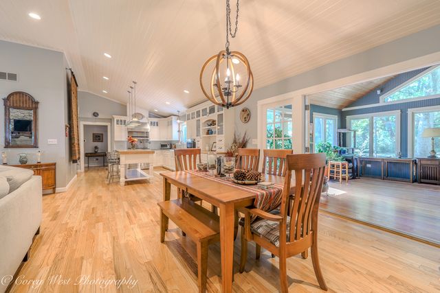 11N226 Peplow Road, Hampshire, IL 60140