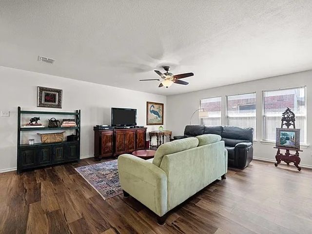 2731 Prairie Creek, Mckinney, TX 75071