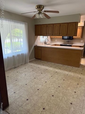 5050 Winewood Lane, Commerce Twp, MI 48382