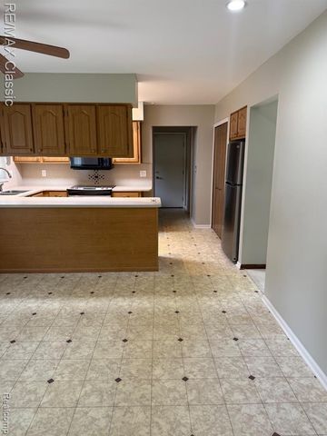 5050 Winewood Lane, Commerce Twp, MI 48382