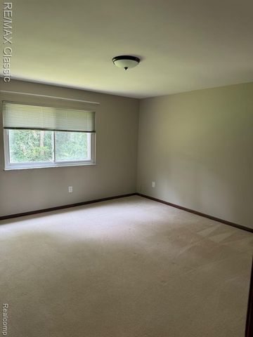 5050 Winewood Lane, Commerce Twp, MI 48382