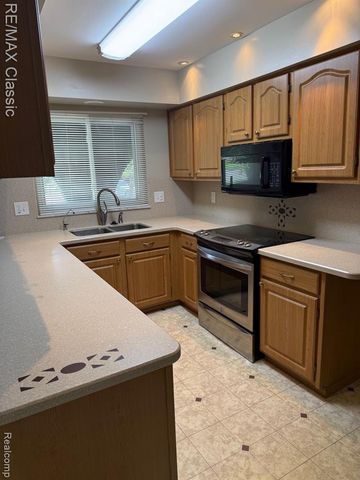 5050 Winewood Lane, Commerce Twp, MI 48382