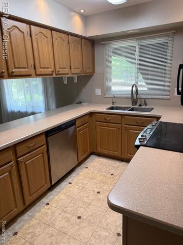 5050 Winewood Lane, Commerce Twp, MI 48382