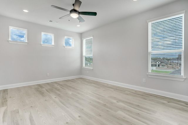 118 Periwinkle LN, Bastrop, TX 78602