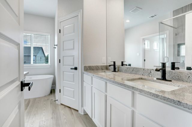 118 Periwinkle LN, Bastrop, TX 78602