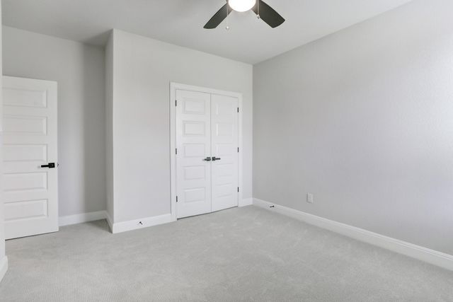 118 Periwinkle LN, Bastrop, TX 78602