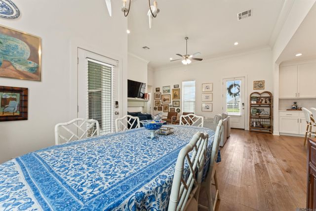 581 White Egret Dr, Saint George, LA 70810