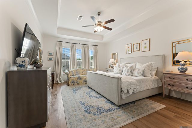 581 White Egret Dr, Saint George, LA 70810