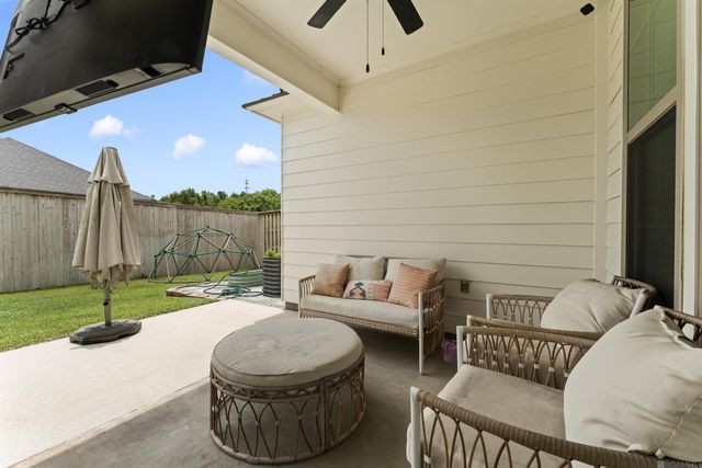 581 White Egret Dr, Saint George, LA 70810