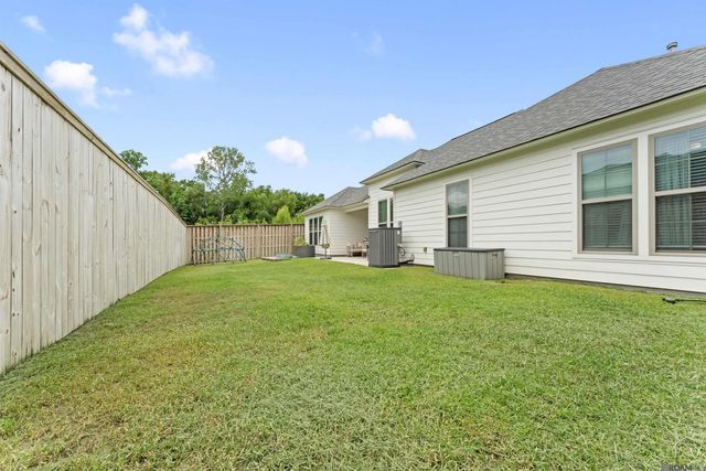 581 White Egret Dr, Saint George, LA 70810