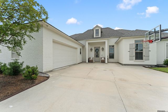 581 White Egret Dr, Saint George, LA 70810