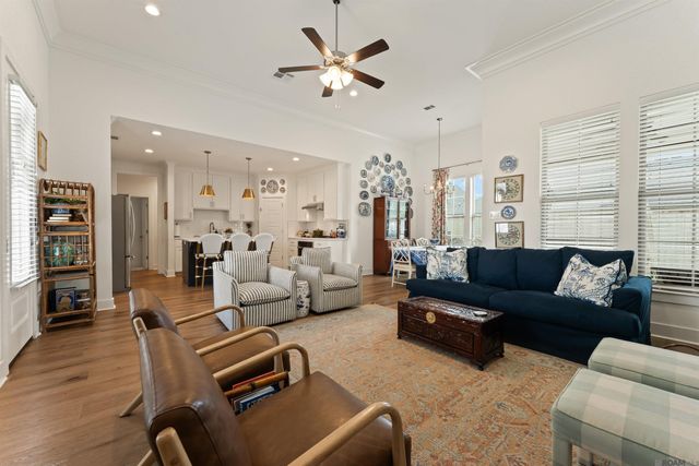 581 White Egret Dr, Saint George, LA 70810