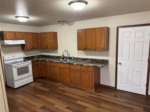 907 6th Avenue, Belle Plaine, IA 52208