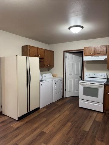 907 6th Avenue, Belle Plaine, IA 52208