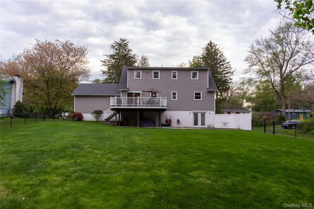 9 Robert Drive, Hyde Park, NY 12538