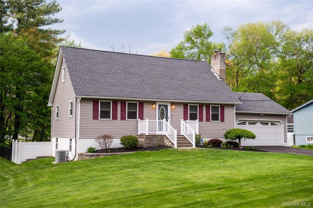 9 Robert Drive, Hyde Park, NY 12538