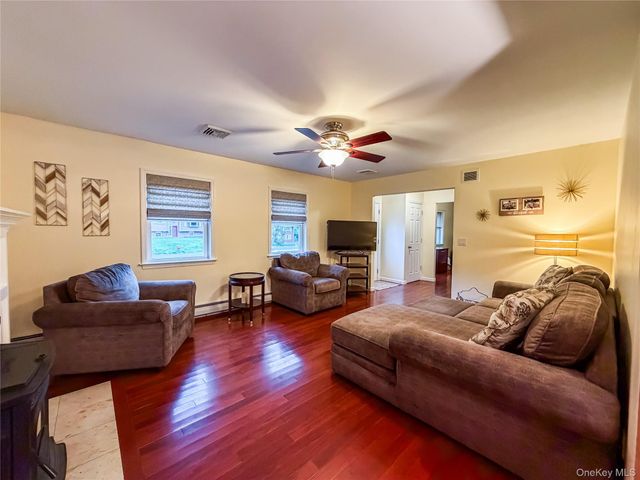 9 Robert Drive, Hyde Park, NY 12538
