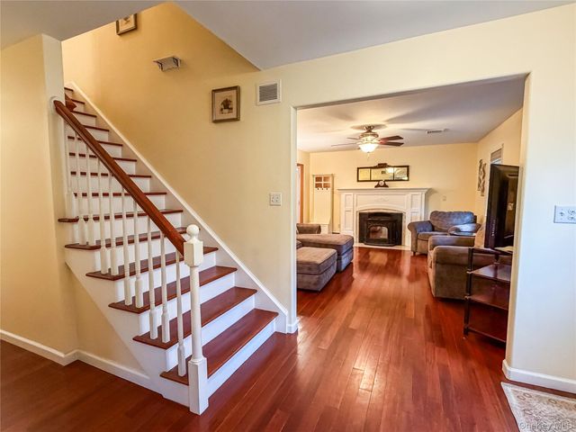 9 Robert Drive, Hyde Park, NY 12538