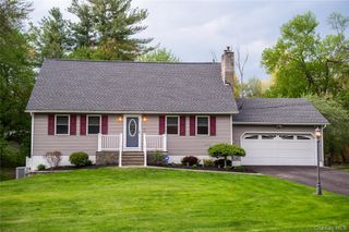 9 Robert Drive, Hyde Park, NY 12538