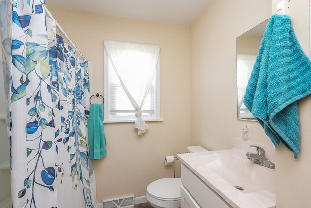 335 E Oak Street, Watseka, IL 60970