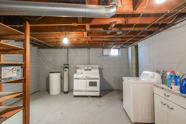 335 E Oak Street, Watseka, IL 60970