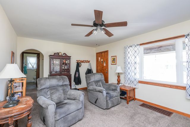 335 E Oak Street, Watseka, IL 60970