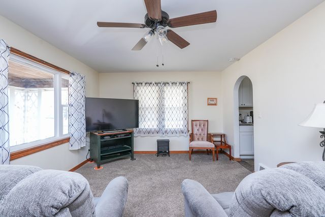 335 E Oak Street, Watseka, IL 60970