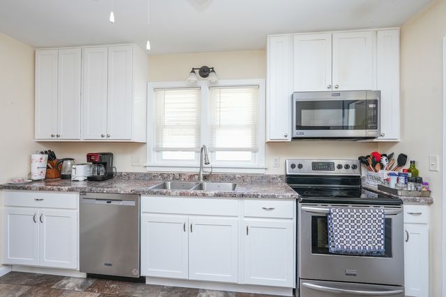 335 E Oak Street, Watseka, IL 60970